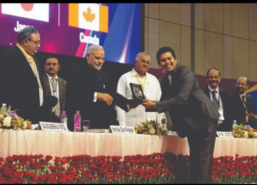 Viral Desai Receiving Honour from PM Narendra Modi
